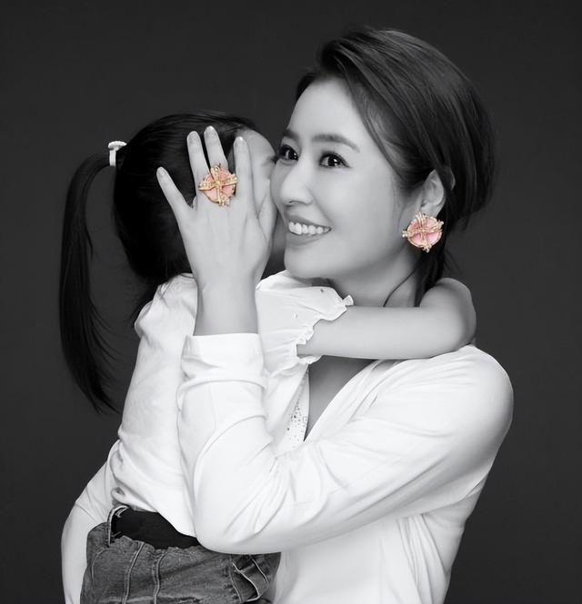 林心如,刘若英等10位艺人携子女出镜做活动,庾澄庆ella惊喜现身_儿子