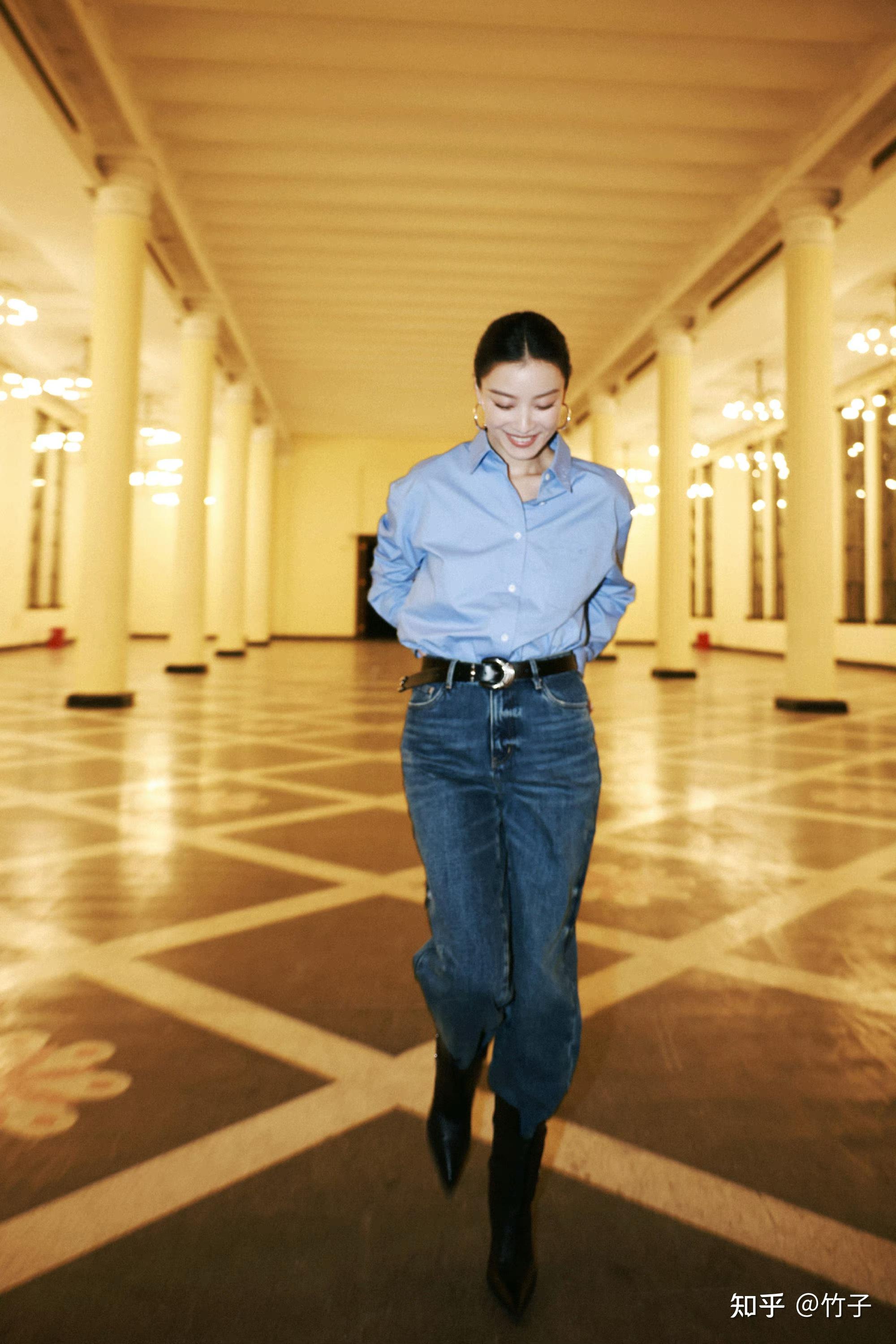 倪妮最新穿搭基础单品也可以这么有型又盐又甜又酷又飒好美