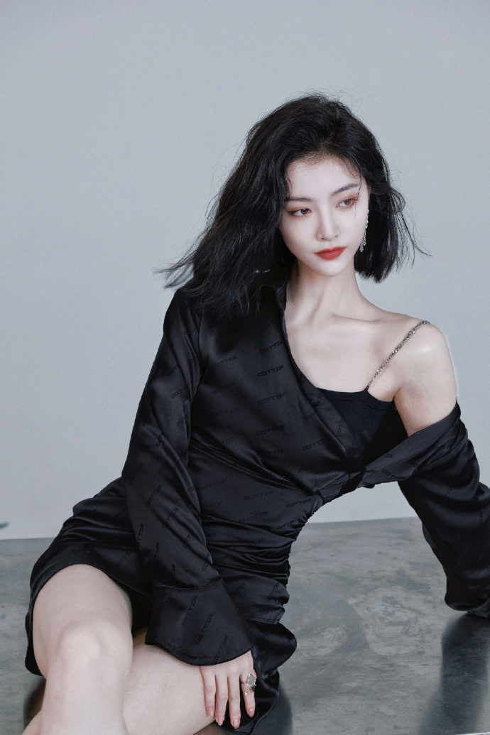 许佳琪27岁生日写真