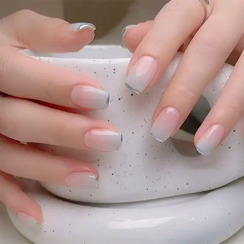 蓝色渐变法式职场美甲图片