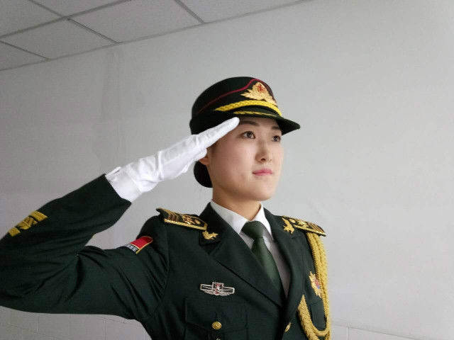 专访中国人民解放军海陆空三军仪仗队退伍女兵我校土木与交通学院2012