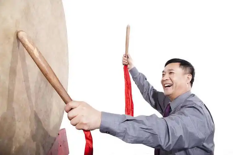 亚洲,仅一个男性,仅一个人,仅一个中年男性,表演,节日,造型,图片,敲鼓