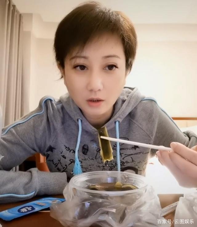 《雍正王朝》乔引娣近照,美貌依旧保养好,与tvb时期气质大不同