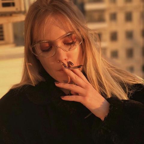 吸烟女生快手头像霸气 我有_女生头像_我要个性网