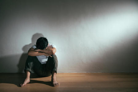 无力的男人图片