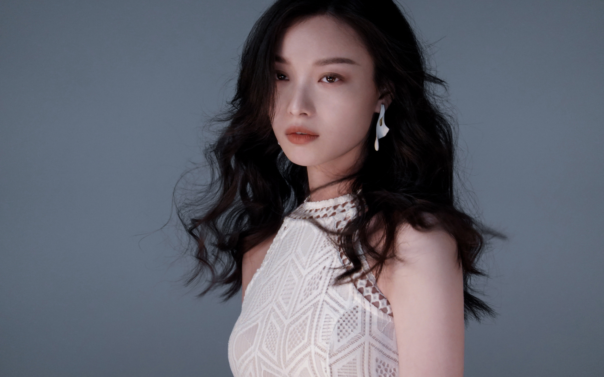 倪妮性感迷人写真桌面壁纸高清大图预览1920×1200_大陆明星下载_美桌