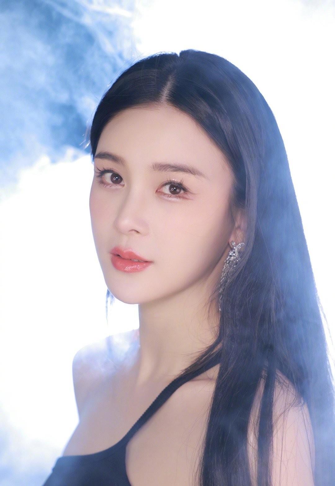 原创赵樱子最新活动照片曝光网友这仪态颜值敢打100分