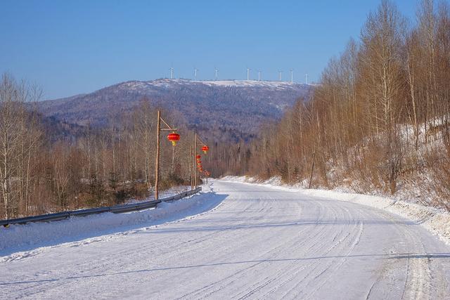 林海雪原是中国东北地区的一片自然风景区,以其壮观的雪景和丰富的