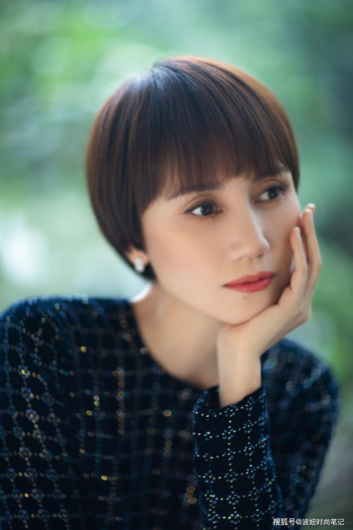 女人过了40岁该剪什么发型?看袁泉陈数就知道了,气质又减龄_短发