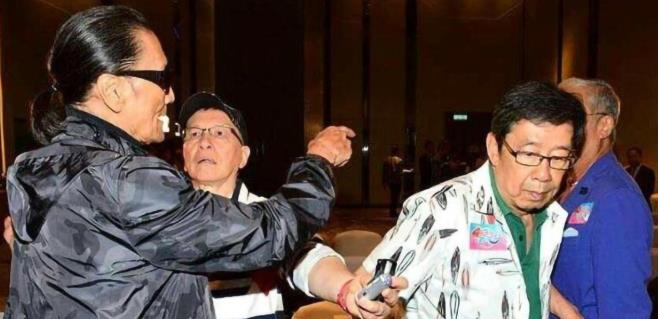 谢贤:成龙称他是传奇,合影李小龙都靠边站,却为何独宠小林青霞?