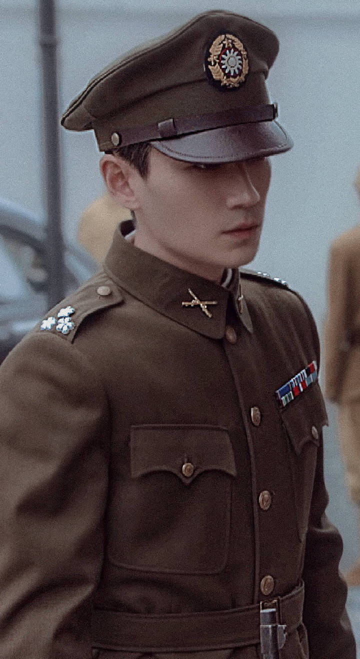 朱一龙帅气军大衣写真图片 朱一龙穿军装图片_布阁拉