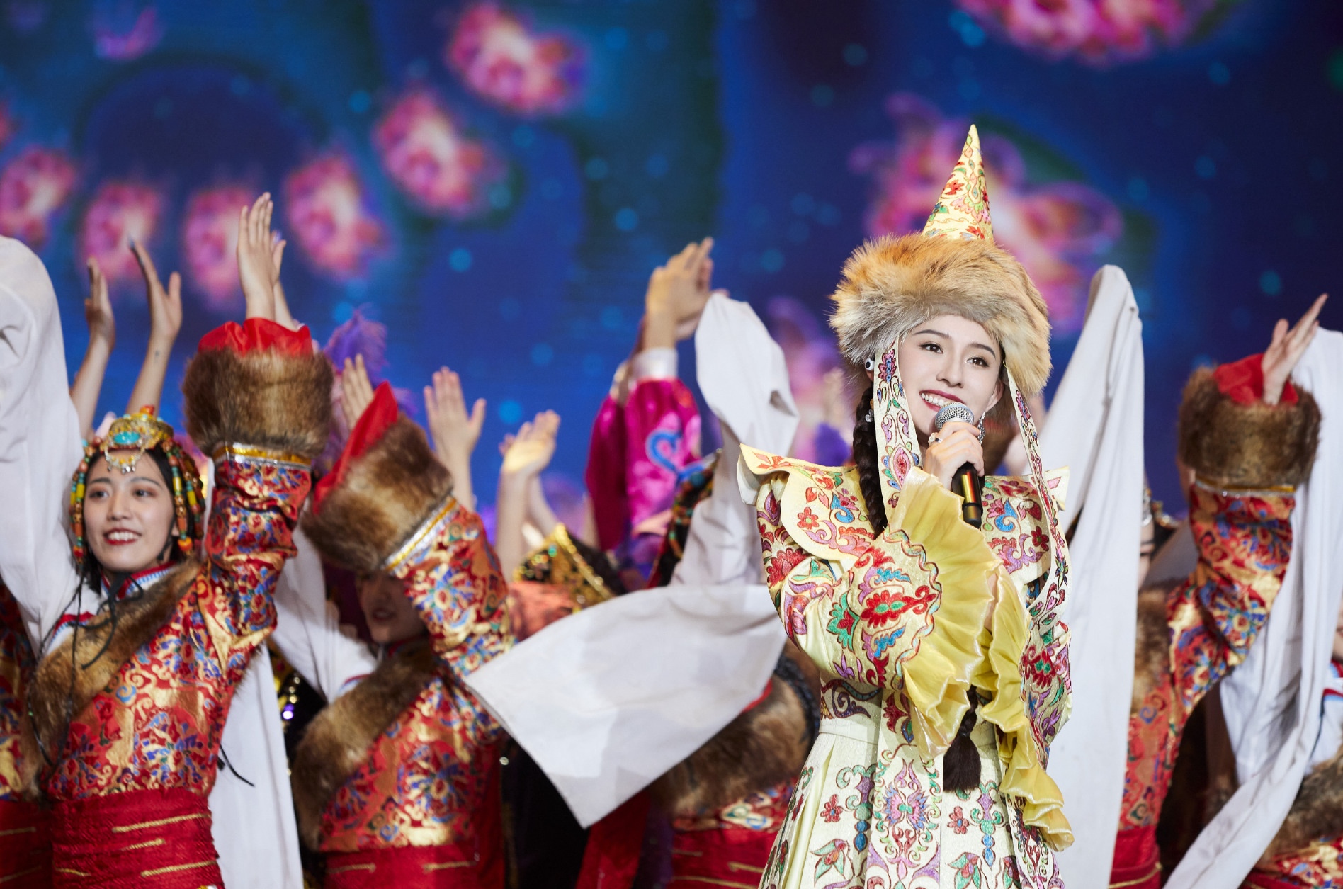 哈萨克族演员热依扎《山海情》再上热搜,你被她圈粉了吗_手机搜狐网