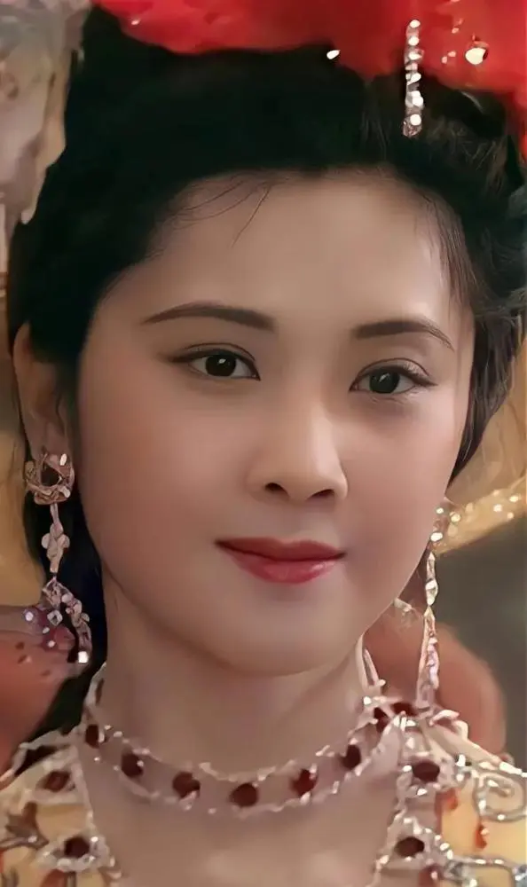 最美"女儿国国王"朱琳:漂亮优雅,绝代芳华_腾讯新闻