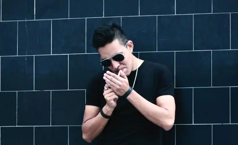 抽烟的男人图片其他人物香烟男人抽烟