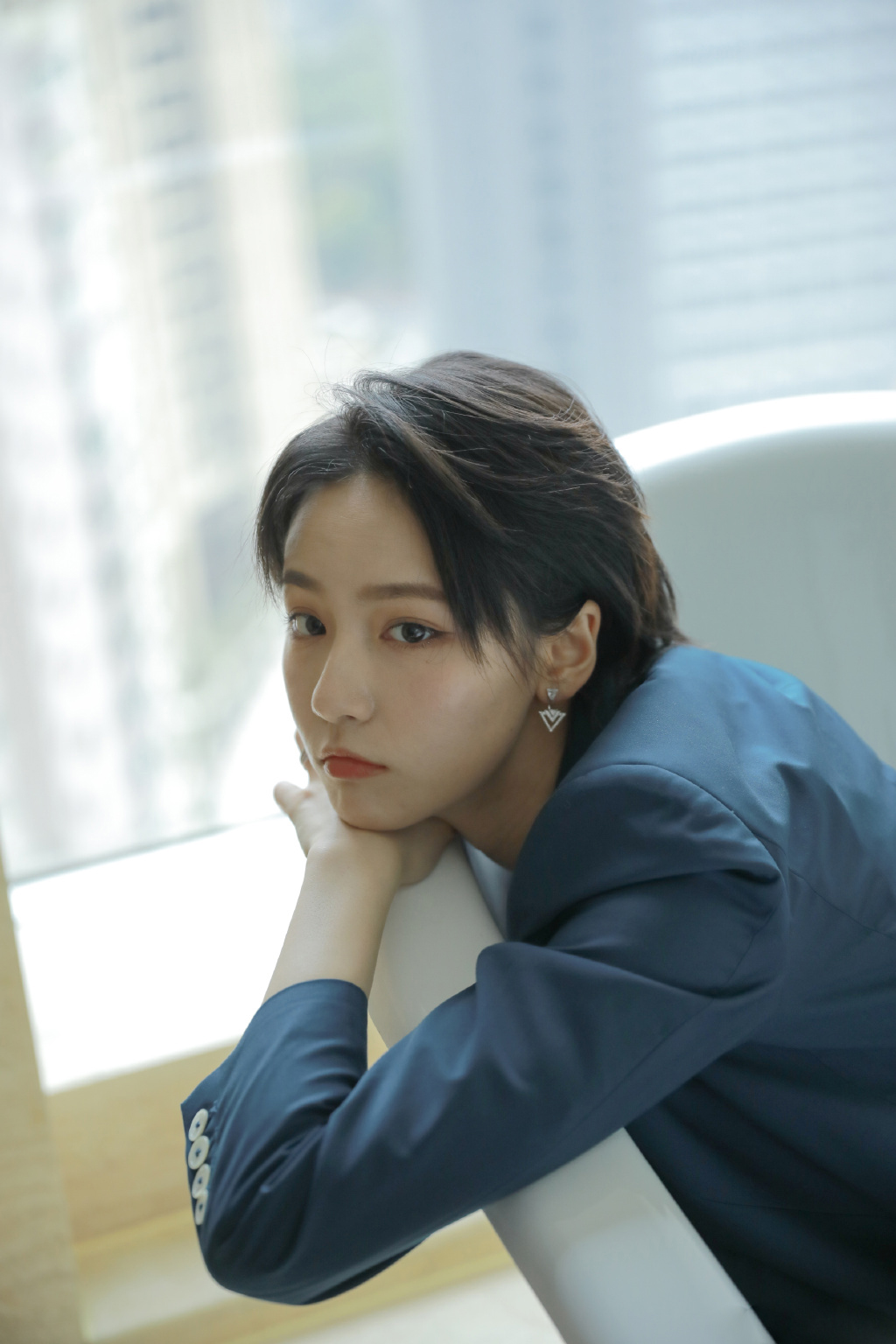 成果蓝色西装性感写真图片26