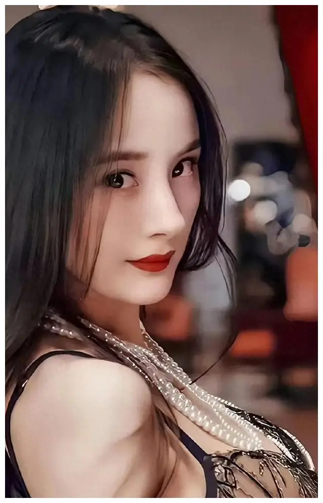 奶妈心酸遭背叛,杨幂离开内情,曝光令人震惊,太让人憎恨了.