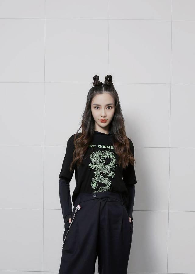 杨颖低调过生日,穿祈福男孩连帽卫衣,31岁美成了少女_黑色_baby_显得