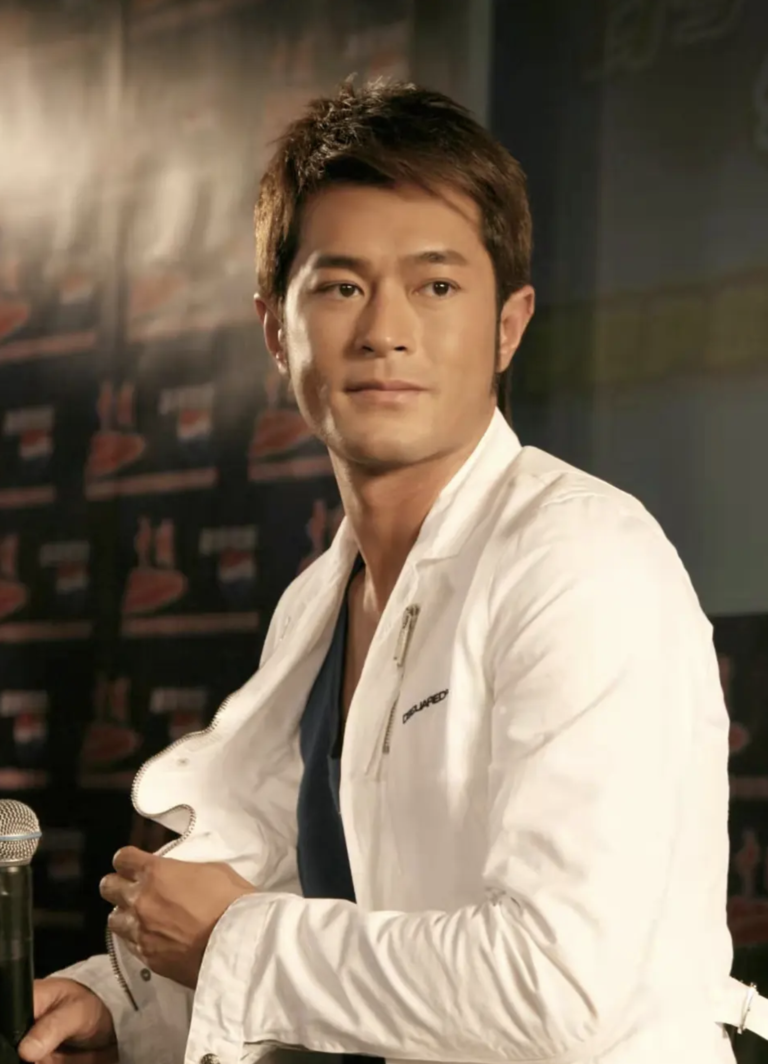 古天乐捐建139所学校不结婚孝顺父母他才是天使下凡