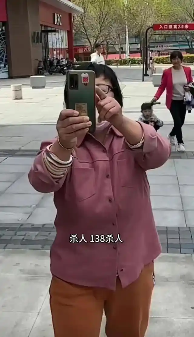 男孩138元剪发遭母逃单理发师泪诉委屈店家黑料全网曝光