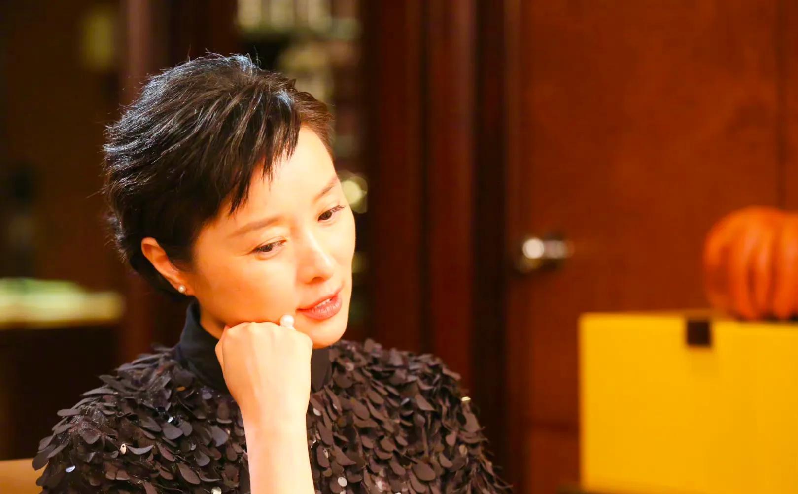 想不通,蒋勤勤到底比她强在哪里了?