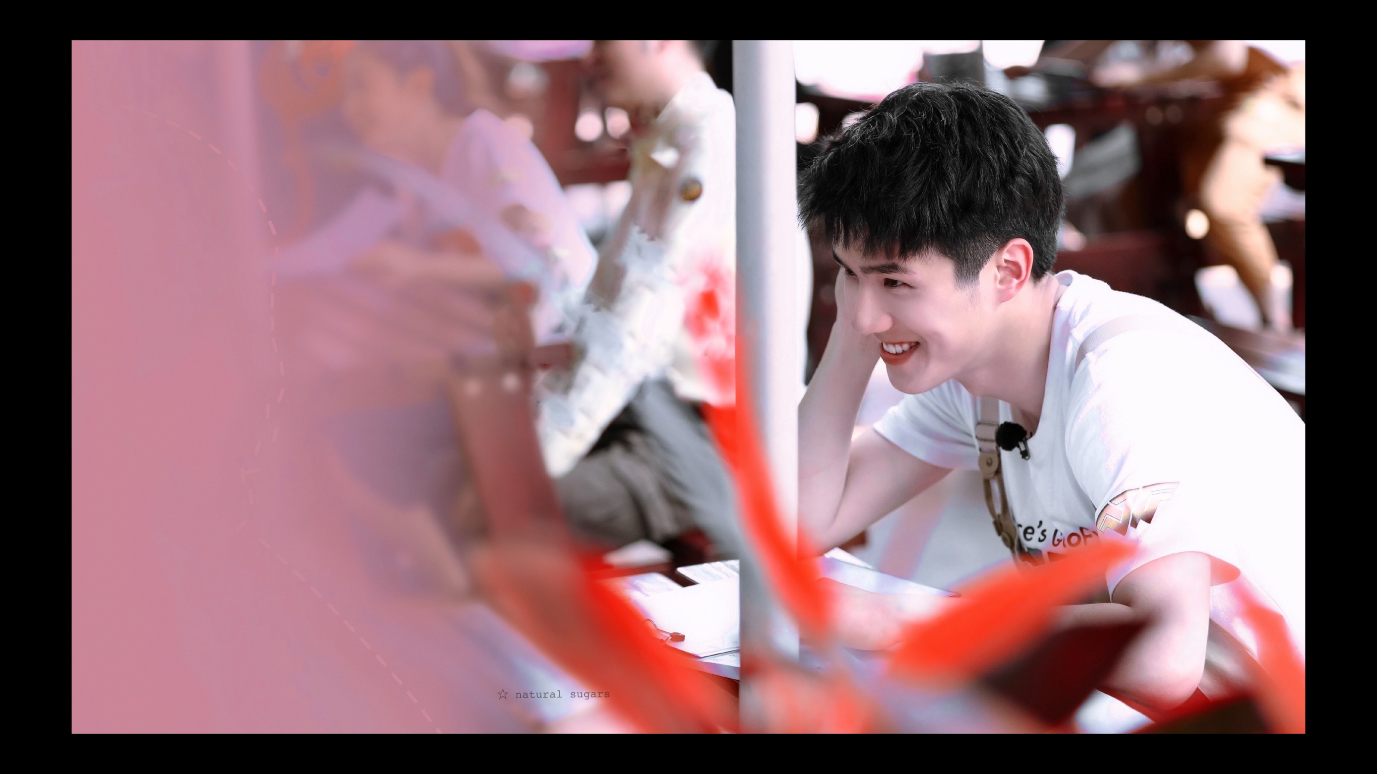 明星 背景 男生 刘昊然