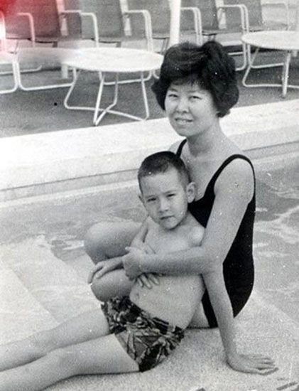 组图:歌坛常青树费翔童年私家照曝光