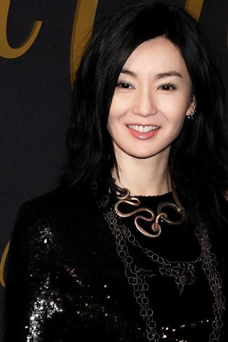 54岁张曼玉素颜近照状态好,身材纤瘦吓到网友