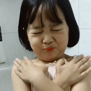 权律二萌娃可爱小女孩gif动图_动态图_表情包下载_soogif