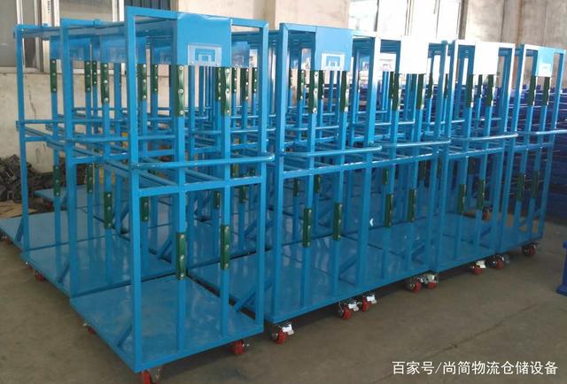 运输使用的一种物料架,由于零配部料架具有容易固定,存放货物一目了然