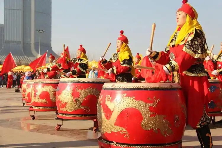 龙腾狮舞跃塞上, 锣鼓欢歌闹元宵