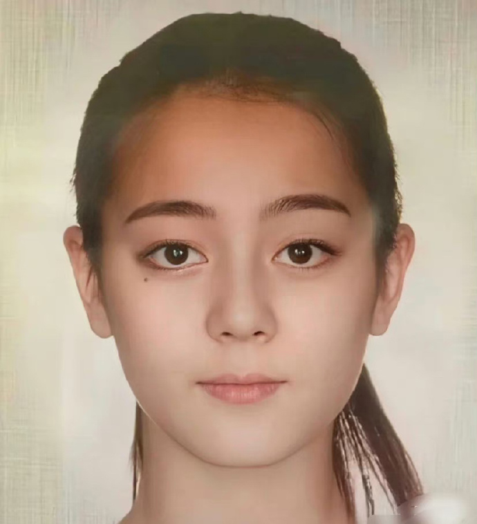 07年的迪丽热巴旧照##迪丽热巴街边旧照