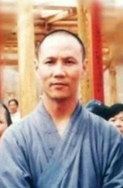 71岁黄元申近照,当年为赵雅芝出家,已还俗做餐馆老板