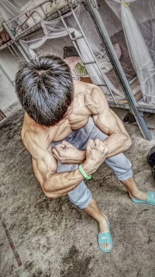 中国00后小伙儿的身材,已经把你甩出八条街以外了!