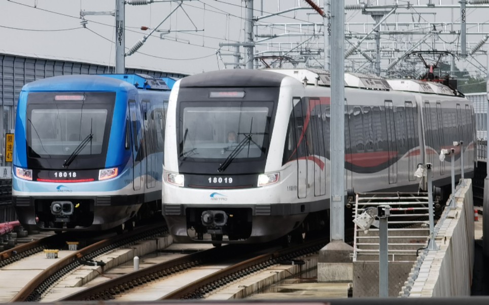 又快又稳!成都地铁18号线天府新站甩站通过侧面视角