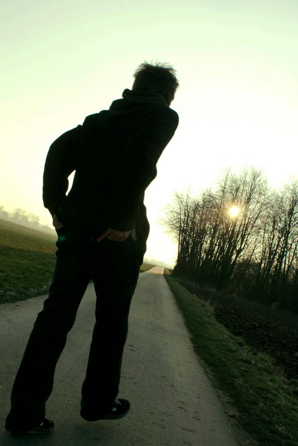 要背影!落寞一点的!分辨率尽量高一些!谢谢