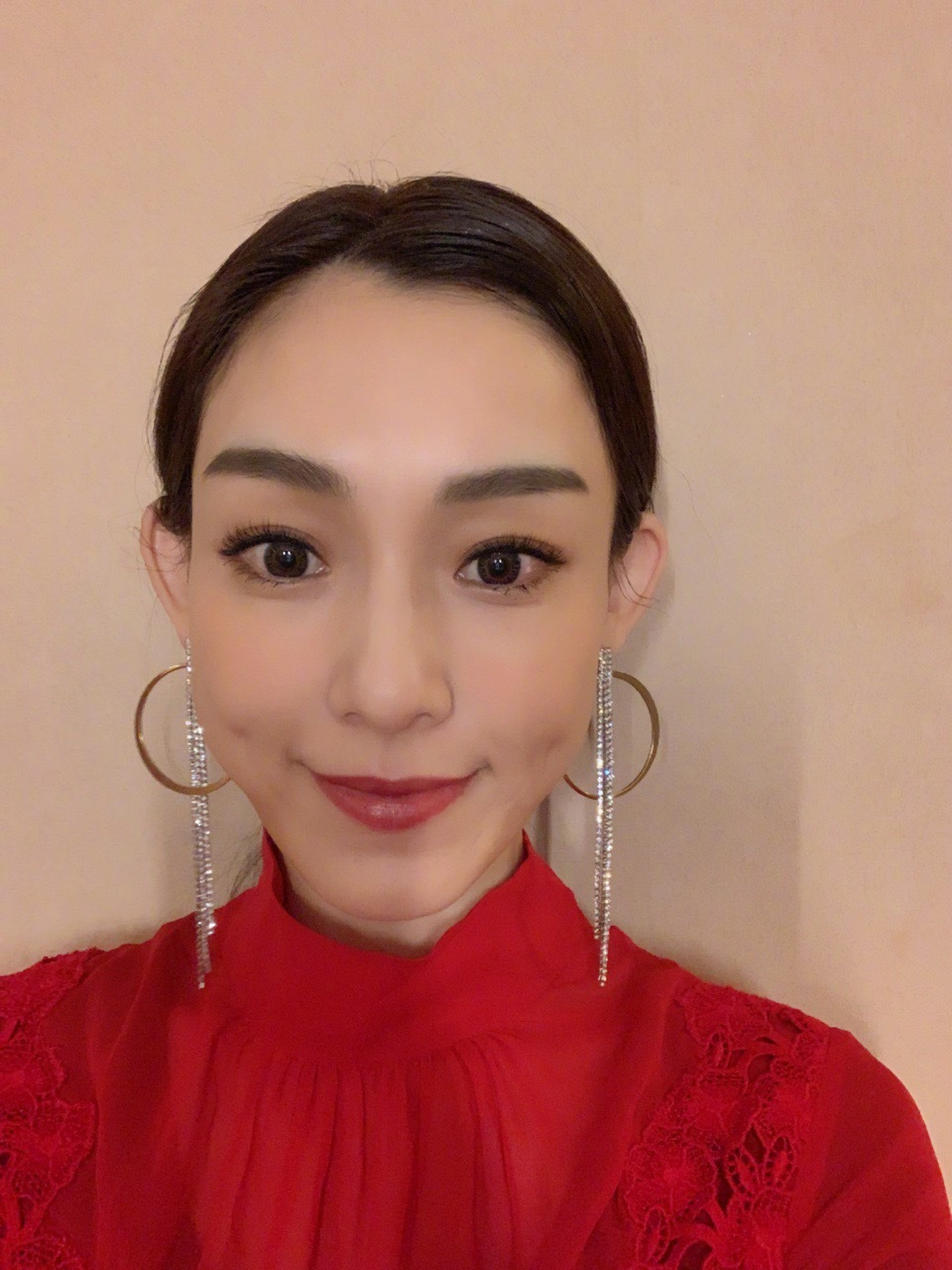 42岁范玮琪经常土味穿搭?这次换了条牛仔裤和短靴,秒变24岁少女