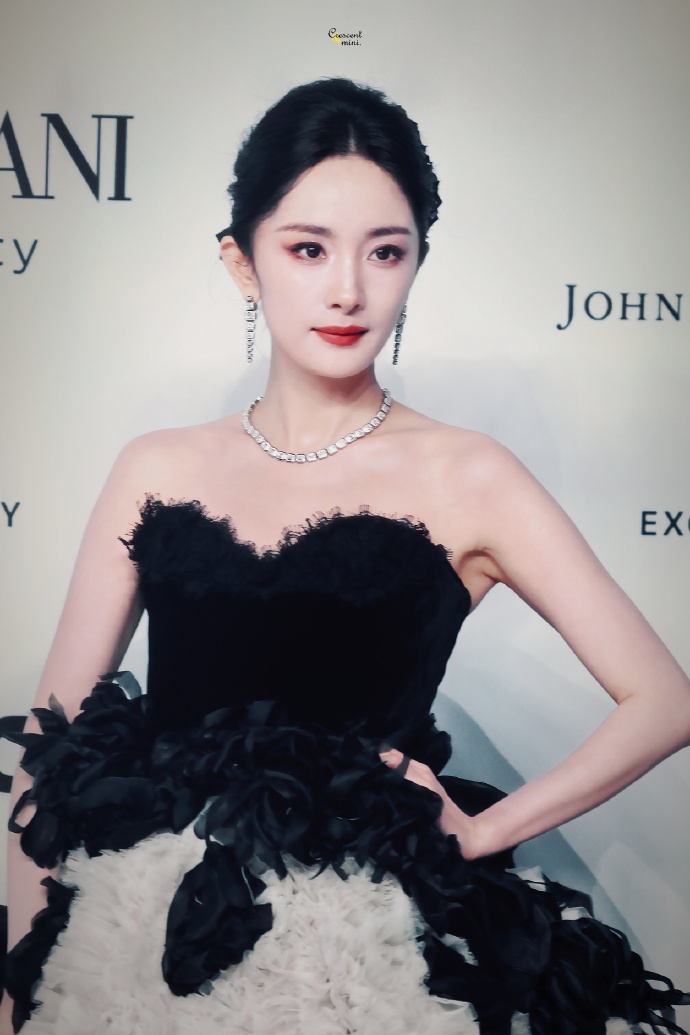 杨幂裙摆好大##杨幂大白菜包##杨幂在超市拍出发图##gq红毯##g档