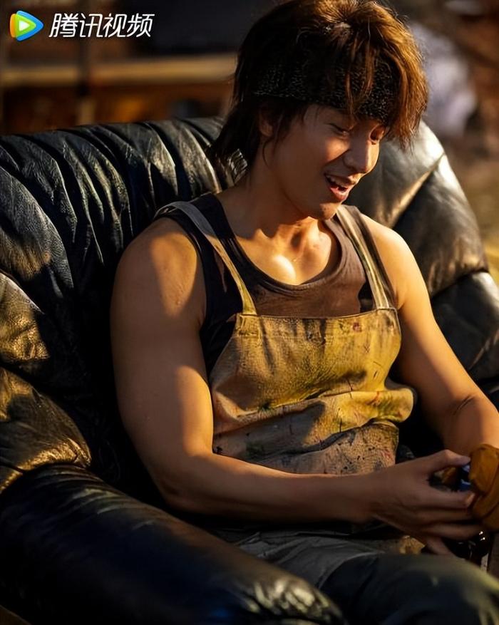 "九亿少女梦碎"的林更新,让我看到内娱男星陨落的三个隐形规则|与凤行