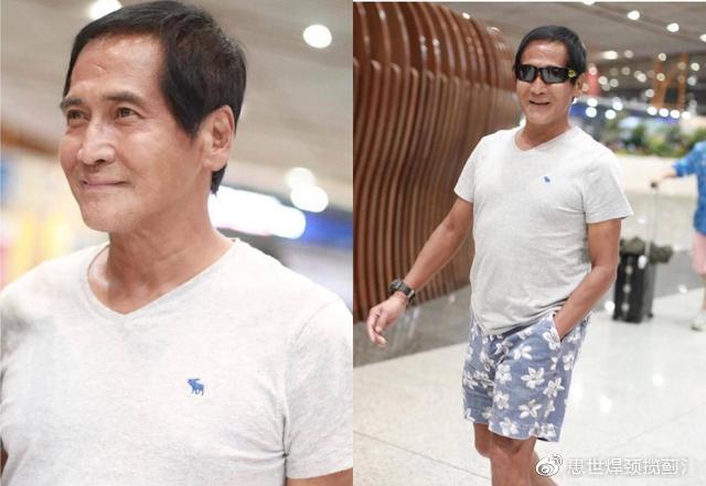 60岁齐秦近况曝光,昔日狼王今成遛弯大爷,泛白的胡茬出卖年龄