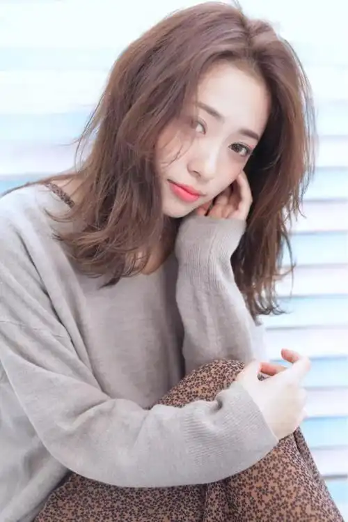 矮个子剪什么发型显高显气质(矮个子剪什么发型才显高)(20)