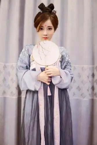 冯提莫中秋cos嫦娥 这就是嫦娥本尊了吧p