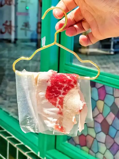 衣架挂肉60现在火锅店这么会了嘛