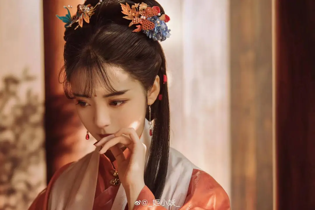 00后女孩穿汉服还原四大名著美人,人民网点名称赞!网友:真是一眼万年