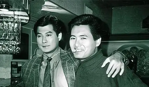 跟向华强抢周润发,怒斥郑少秋无情无义,邓光荣靠的是刘荣驹吗?