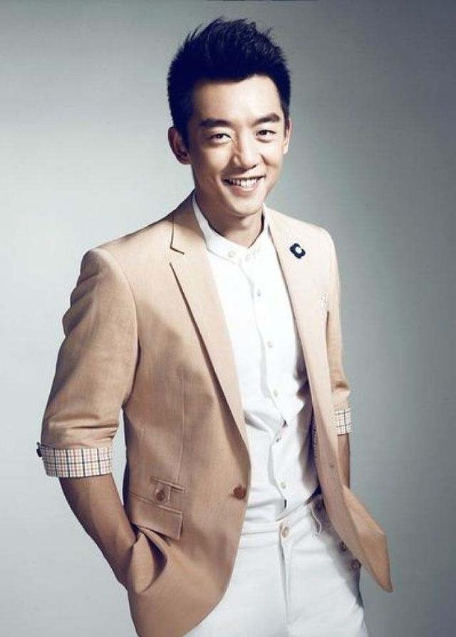 郑恺:被"女海王"骗,被女富豪伤,情感磋磨后娶平凡女孩很幸福