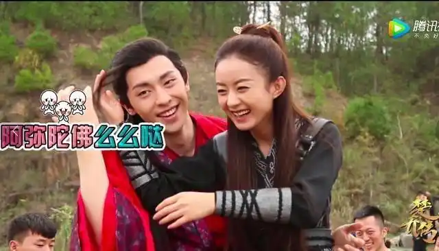 邓伦的绅士手对杨紫失效了,私下这么甜_综艺节目_娱乐星闻_新闻中心