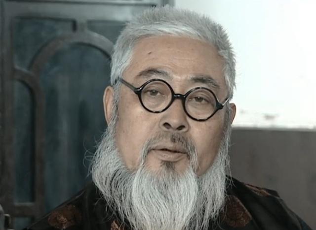 剧中田墨轩的扮演者叫田春山,网上搜索不到这位演员的资料,但是从剧中