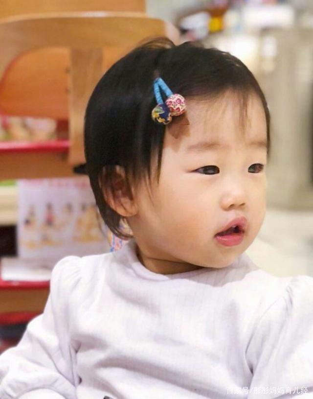 秦昊女儿小米粒"逆袭式"长大,颜值更像伊能静:女大十八变