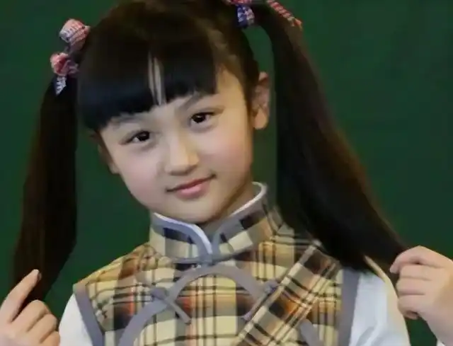 陆子艺成为了众多童星中最出众的那一个,甚至还在6岁的时候登上了央视