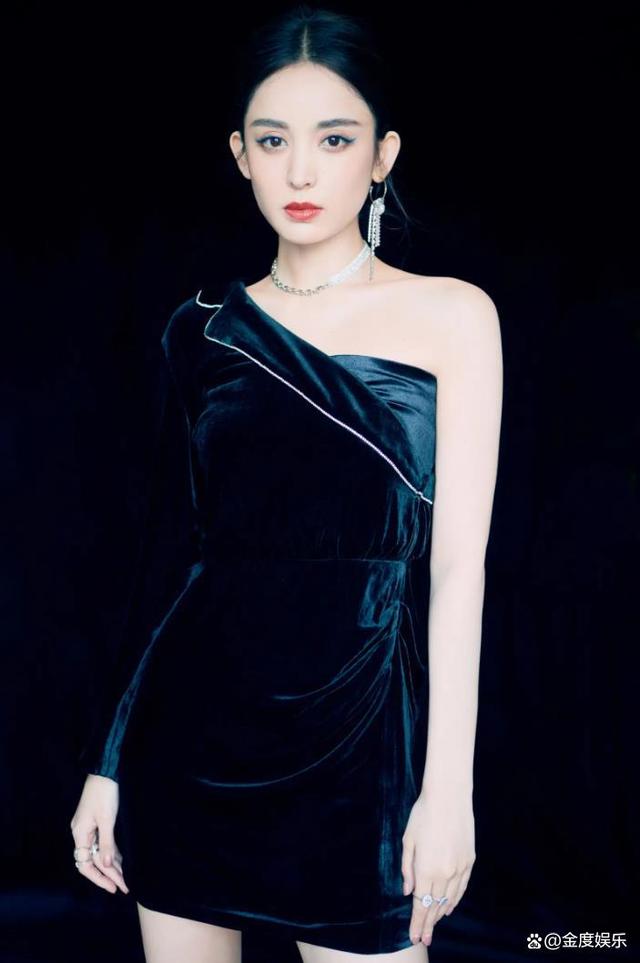 古力娜扎化身敦煌神女,眼波流转婀娜多姿,网友:美得不像话!